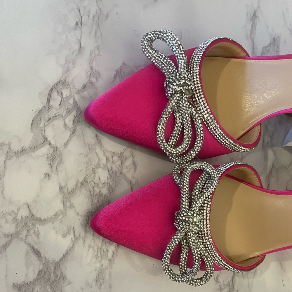 A New Day NWT Carmin/ Pink Satin Pointed Toe Crystal Bow Ankle Strap Heels - Picture 2 of 6